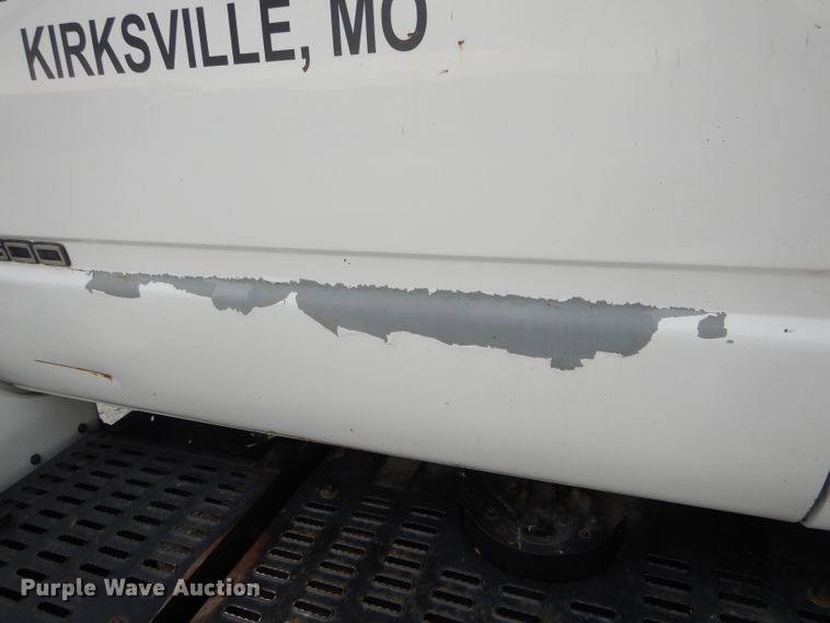 image for item DH6068 1998 Chevrolet C7500 delivery truck