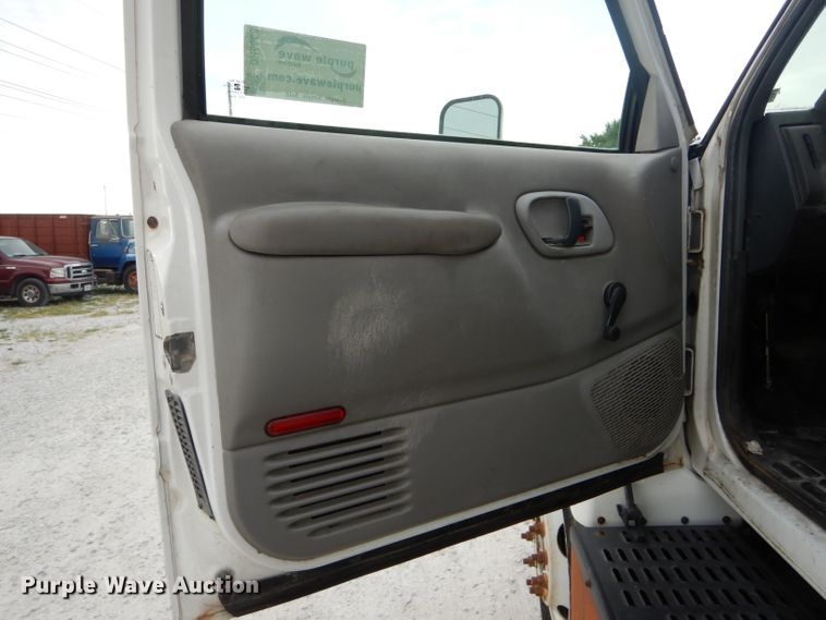 image for item DH6068 1998 Chevrolet C7500 delivery truck