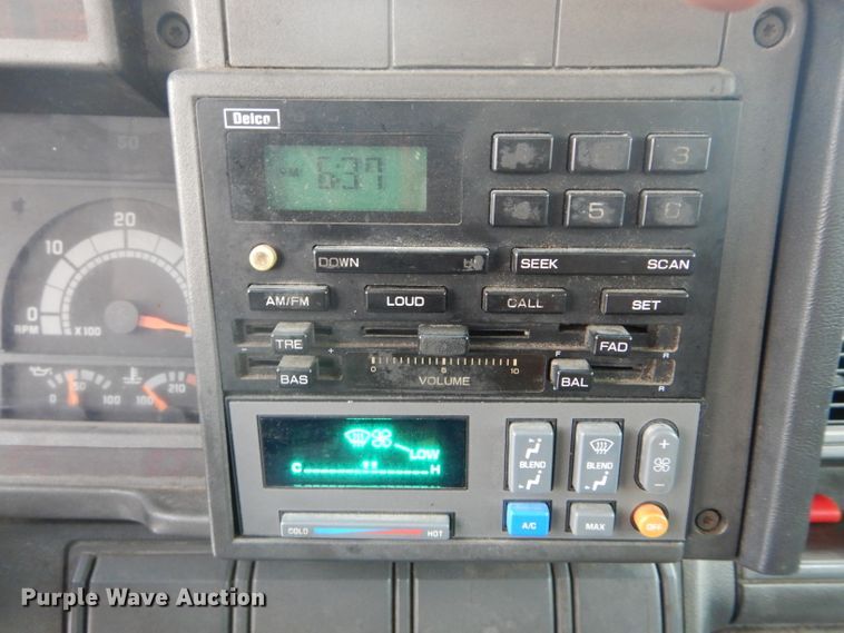 image for item DH6068 1998 Chevrolet C7500 delivery truck