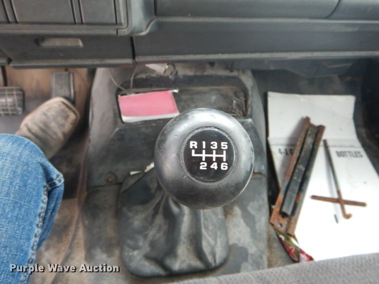 image for item DH6068 1998 Chevrolet C7500 delivery truck