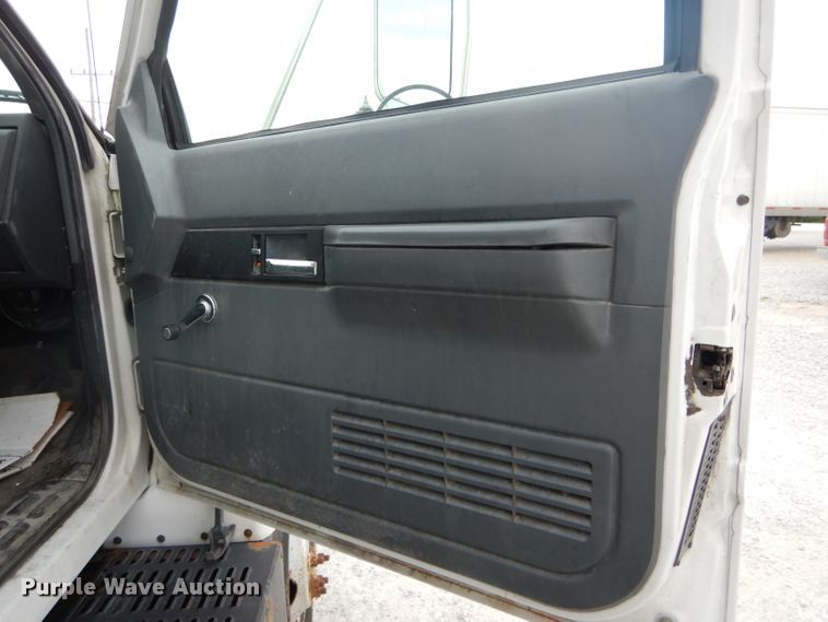 image for item DH6068 1998 Chevrolet C7500 delivery truck