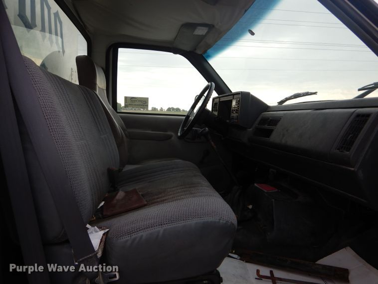 image for item DH6068 1998 Chevrolet C7500 delivery truck