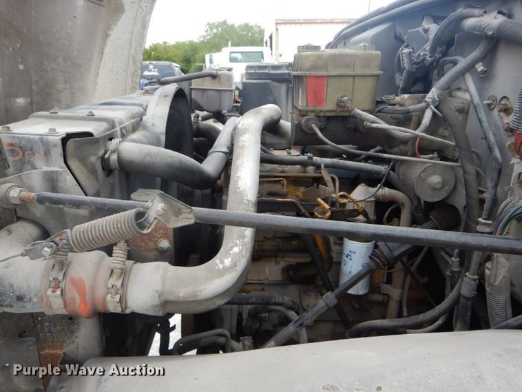 image for item DH6068 1998 Chevrolet C7500 delivery truck