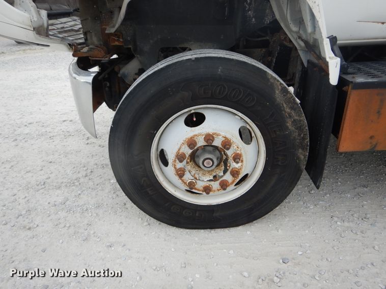 image for item DH6068 1998 Chevrolet C7500 delivery truck