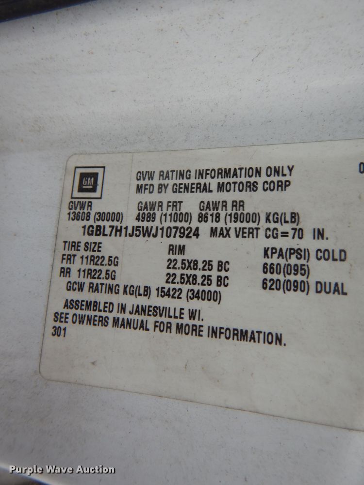 image for item DH6068 1998 Chevrolet C7500 delivery truck