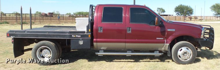 image for item DI0751 2005 Ford F350 Super Duty Crew Cab bale bed pickup truck