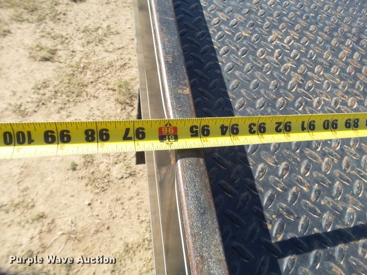 image for item DI0751 2005 Ford F350 Super Duty Crew Cab bale bed pickup truck