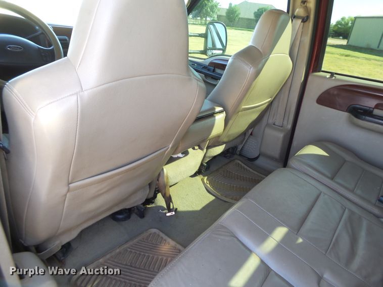 image for item DI0751 2005 Ford F350 Super Duty Crew Cab bale bed pickup truck