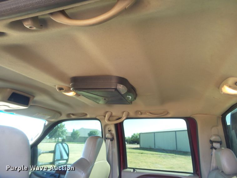 image for item DI0751 2005 Ford F350 Super Duty Crew Cab bale bed pickup truck