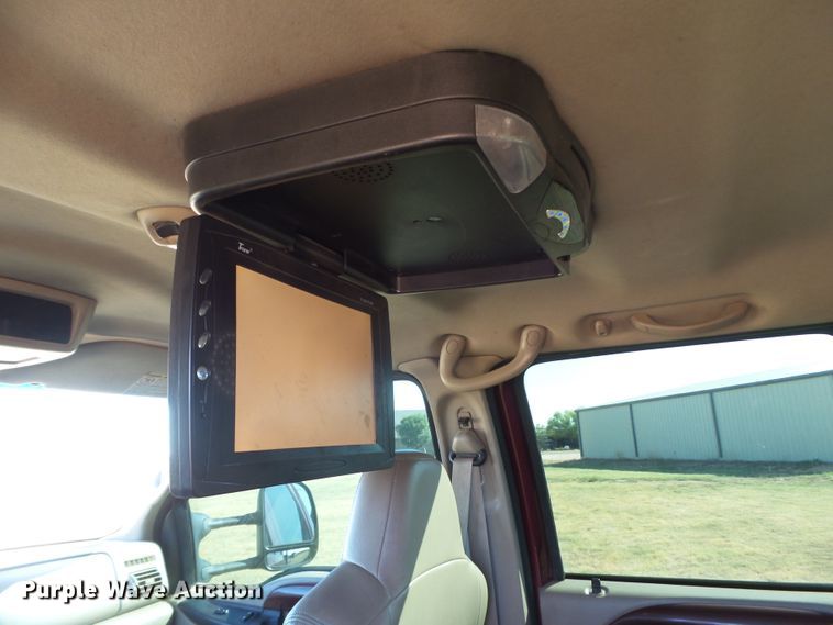 image for item DI0751 2005 Ford F350 Super Duty Crew Cab bale bed pickup truck