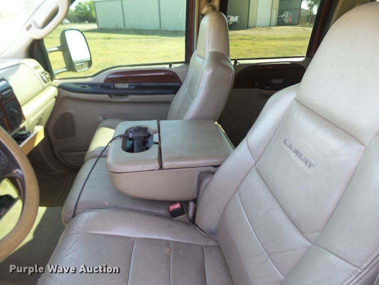 image for item DI0751 2005 Ford F350 Super Duty Crew Cab bale bed pickup truck