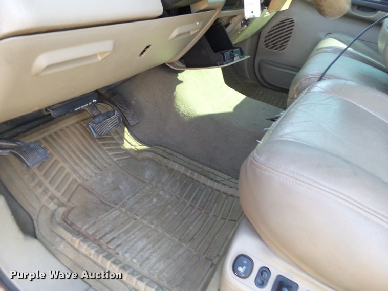 image for item DI0751 2005 Ford F350 Super Duty Crew Cab bale bed pickup truck