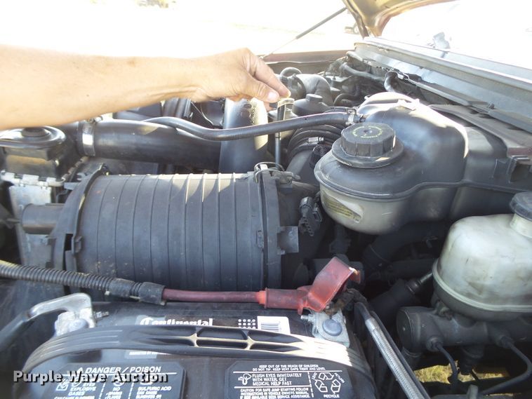 image for item DI0751 2005 Ford F350 Super Duty Crew Cab bale bed pickup truck