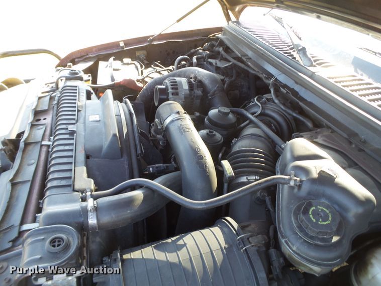 image for item DI0751 2005 Ford F350 Super Duty Crew Cab bale bed pickup truck