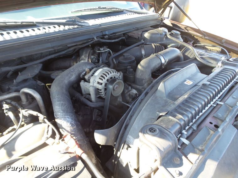 image for item DI0751 2005 Ford F350 Super Duty Crew Cab bale bed pickup truck