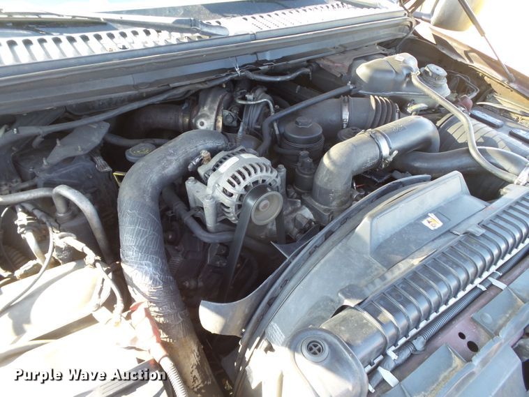 image for item DI0751 2005 Ford F350 Super Duty Crew Cab bale bed pickup truck