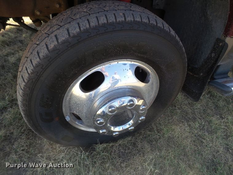 image for item DI0751 2005 Ford F350 Super Duty Crew Cab bale bed pickup truck