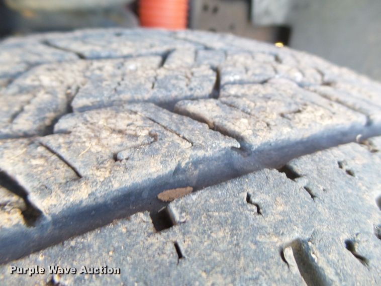 image for item DI0751 2005 Ford F350 Super Duty Crew Cab bale bed pickup truck