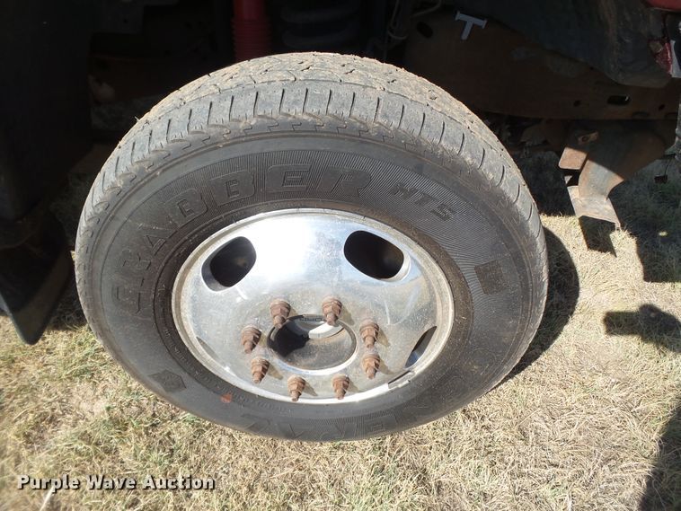 image for item DI0751 2005 Ford F350 Super Duty Crew Cab bale bed pickup truck