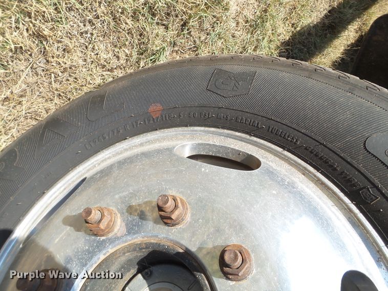 image for item DI0751 2005 Ford F350 Super Duty Crew Cab bale bed pickup truck