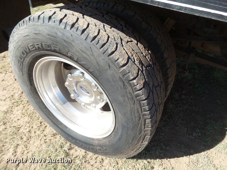 image for item DI0751 2005 Ford F350 Super Duty Crew Cab bale bed pickup truck