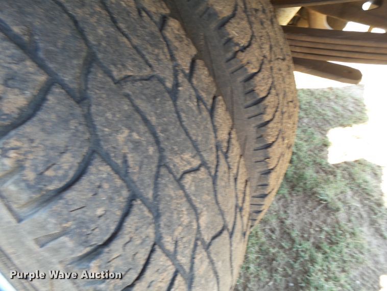 image for item DI0751 2005 Ford F350 Super Duty Crew Cab bale bed pickup truck