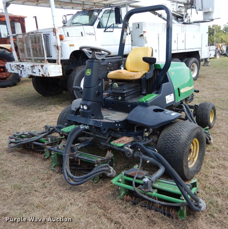 image for item DI1760 John Deere 3225C gang mower