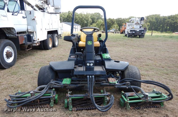 image for item DI1760 John Deere 3225C gang mower