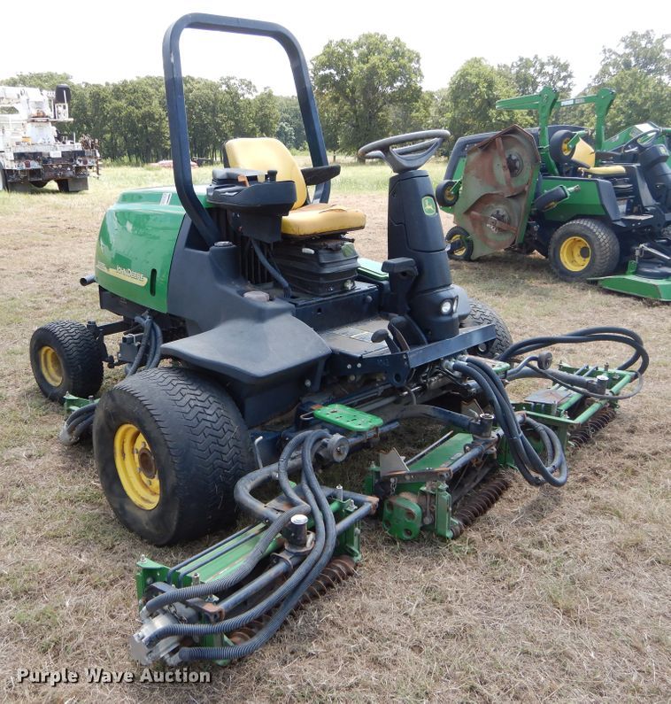 image for item DI1760 John Deere 3225C gang mower