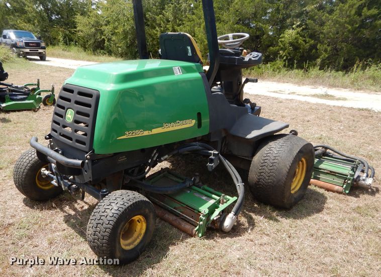 image for item DI1760 John Deere 3225C gang mower