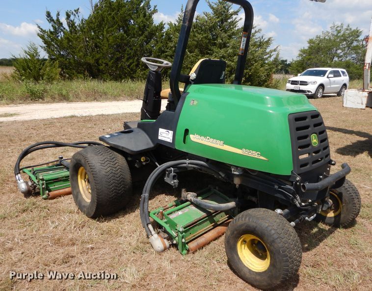 image for item DI1760 John Deere 3225C gang mower