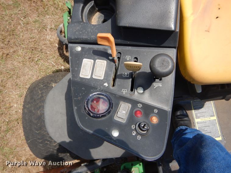 image for item DI1760 John Deere 3225C gang mower