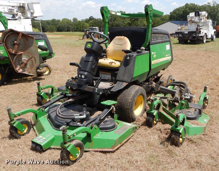 image for item DI1762 John Deere 1600T lawn mower