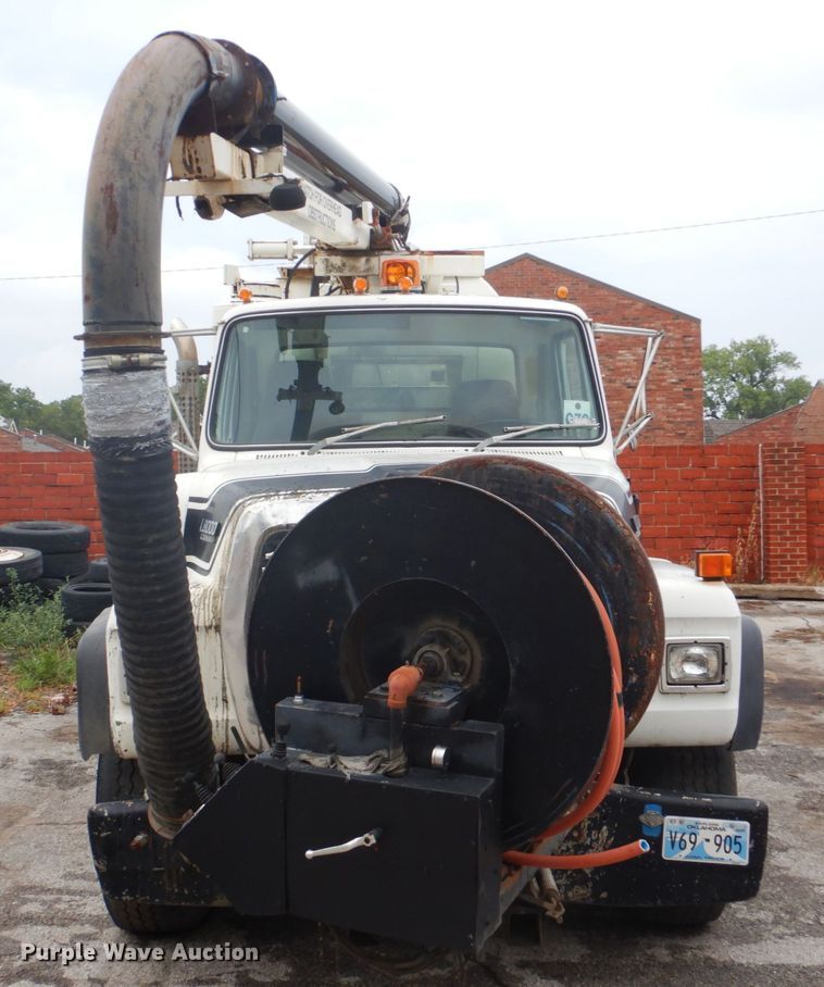 image for item DI2258 1994 Ford L8000 vacuum truck