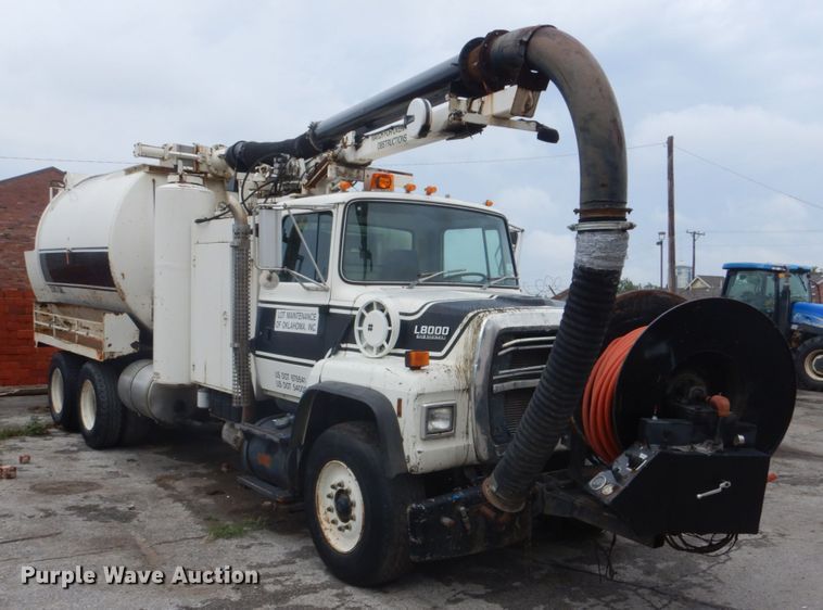 image for item DI2258 1994 Ford L8000 vacuum truck