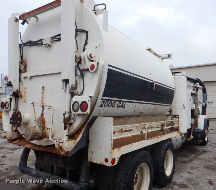 image for item DI2258 1994 Ford L8000 vacuum truck