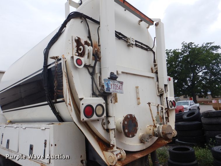 image for item DI2258 1994 Ford L8000 vacuum truck