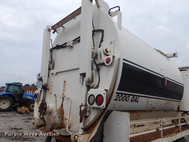 image for item DI2258 1994 Ford L8000 vacuum truck