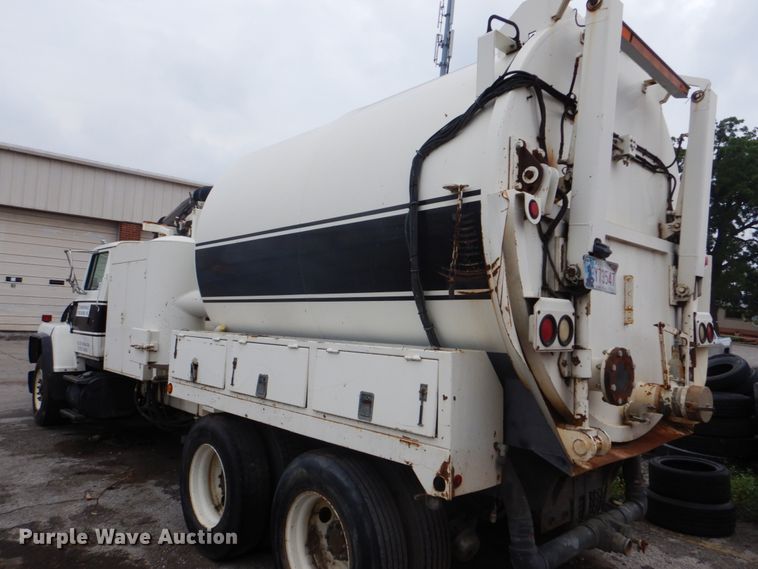 image for item DI2258 1994 Ford L8000 vacuum truck