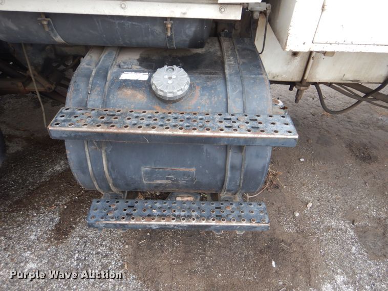 image for item DI2258 1994 Ford L8000 vacuum truck