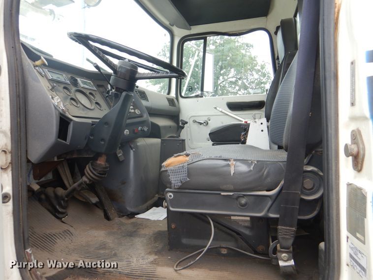 image for item DI2258 1994 Ford L8000 vacuum truck
