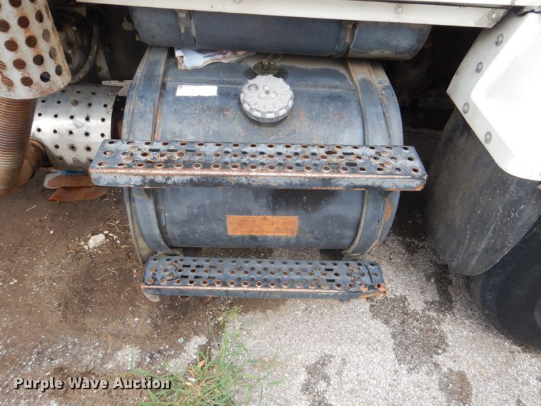 image for item DI2258 1994 Ford L8000 vacuum truck