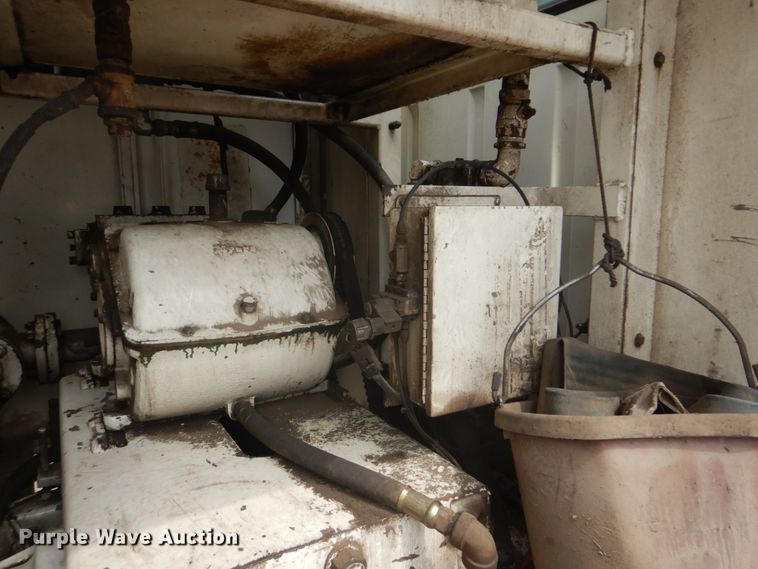 image for item DI2258 1994 Ford L8000 vacuum truck