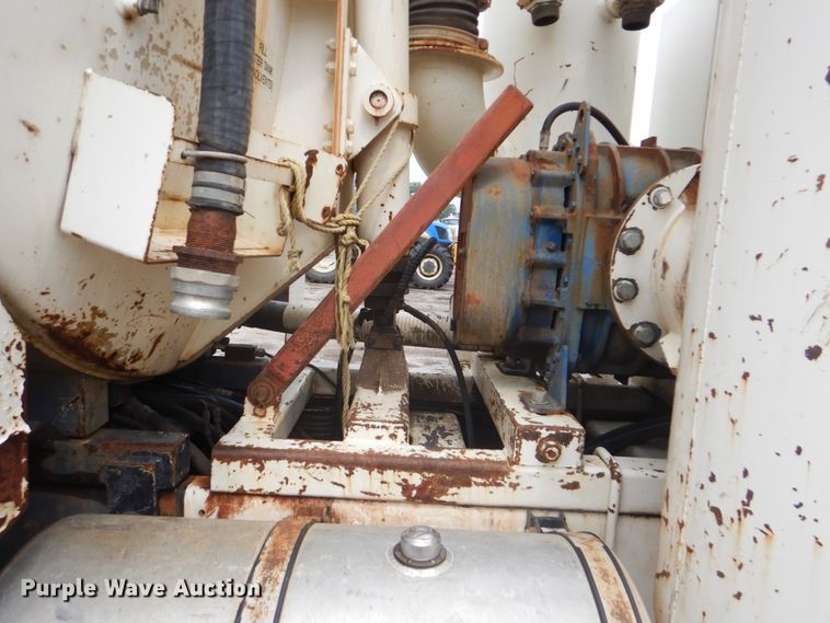 image for item DI2258 1994 Ford L8000 vacuum truck