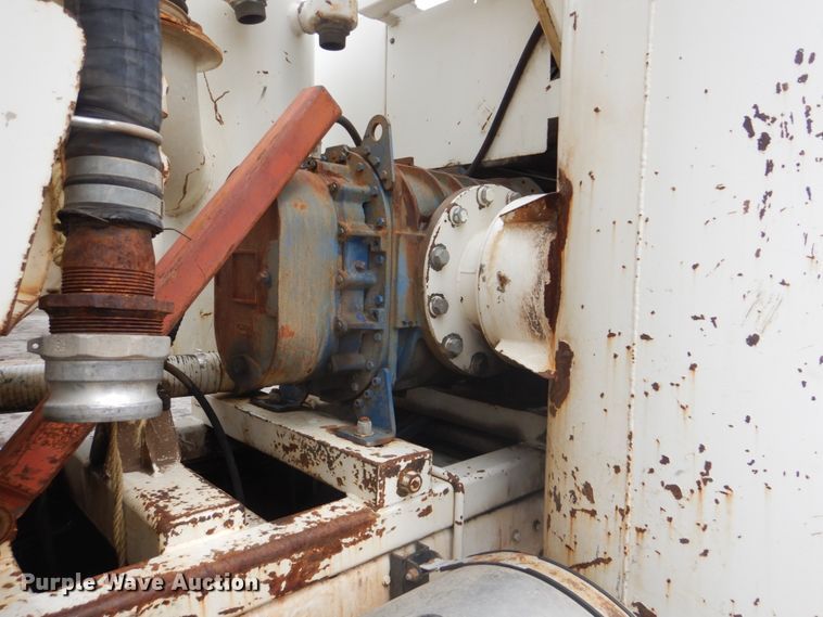 image for item DI2258 1994 Ford L8000 vacuum truck