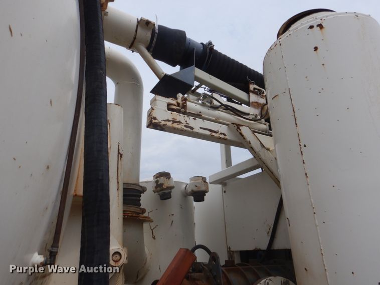 image for item DI2258 1994 Ford L8000 vacuum truck