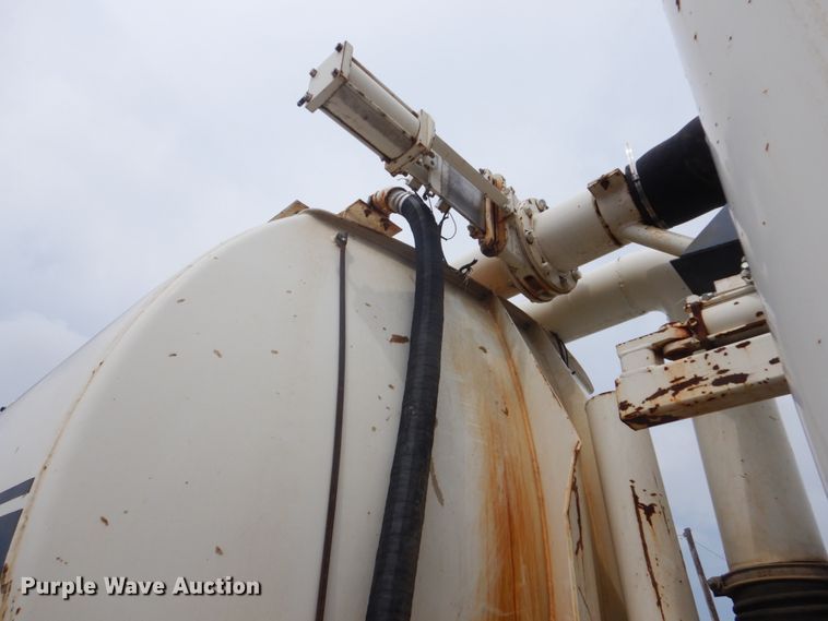 image for item DI2258 1994 Ford L8000 vacuum truck