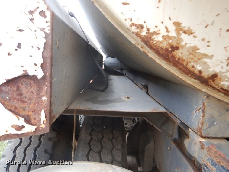 image for item DI2258 1994 Ford L8000 vacuum truck