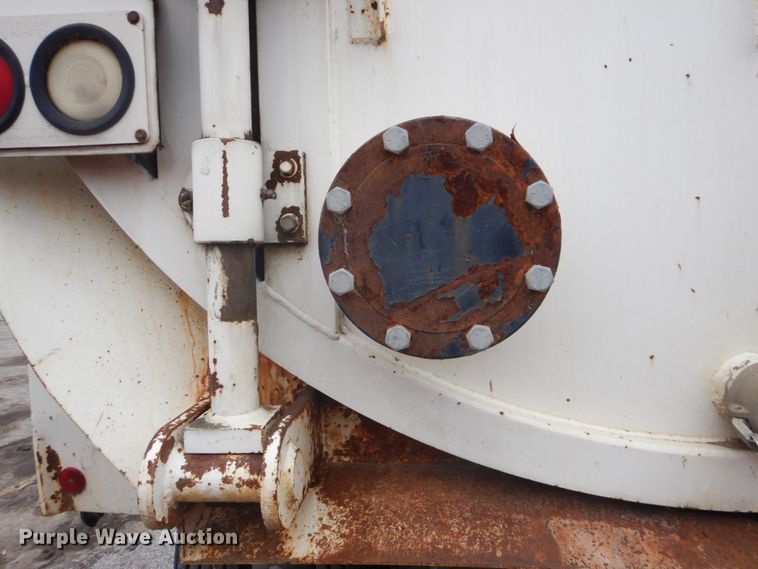 image for item DI2258 1994 Ford L8000 vacuum truck