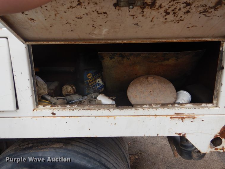 image for item DI2258 1994 Ford L8000 vacuum truck